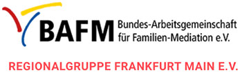 Logo der Bundes-Arbeitsgemeinschaft für Familien-Mediation e.V. mit der Unterzeile Regionalgruppe Frankfurt Main e.V.